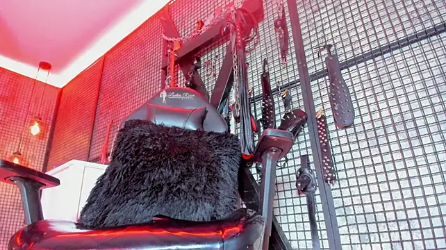 NAILAHARD – Naživo XXX chat