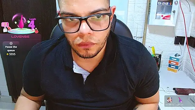 Realjoel01 লাইভ XXX চ্যাট