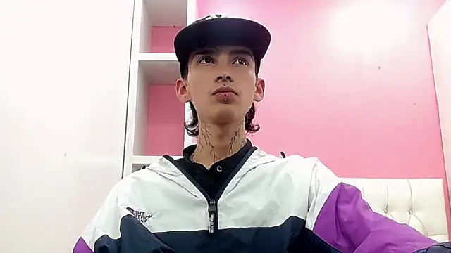 ttimy_x_boy Adlı Modelin Canlı XXX Sohbeti