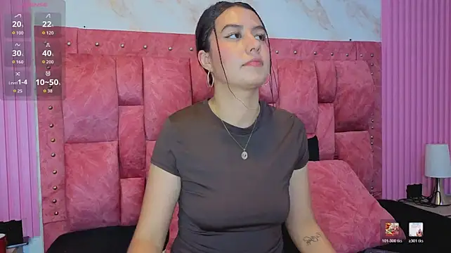 Alahia_Bloom Adlı Modelin Canlı XXX Sohbeti