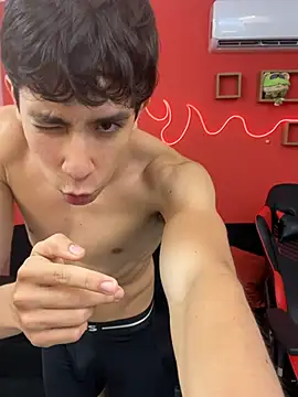 Neo_Twink Adlı Modelin Canlı XXX Sohbeti