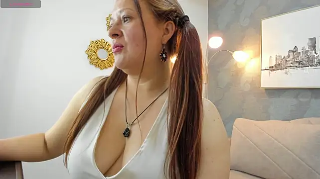 Lucia_Valenden's Live XXX Chat