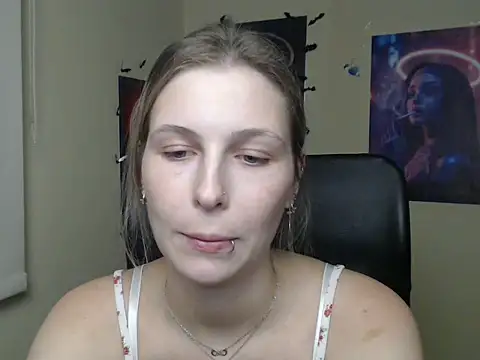 StrangerGi's Live XXX Chat