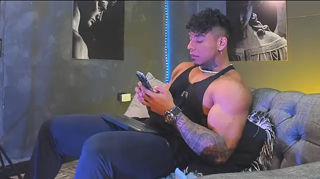 bradley_smith Adlı Modelin Canlı XXX Sohbeti