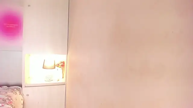 XXX chat uživo modela NaomiParkss