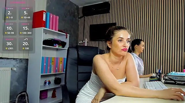OfficeGirls: онлайн-секс-чат
