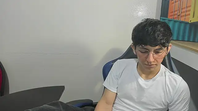 ElanGiraldo Chat XXX live