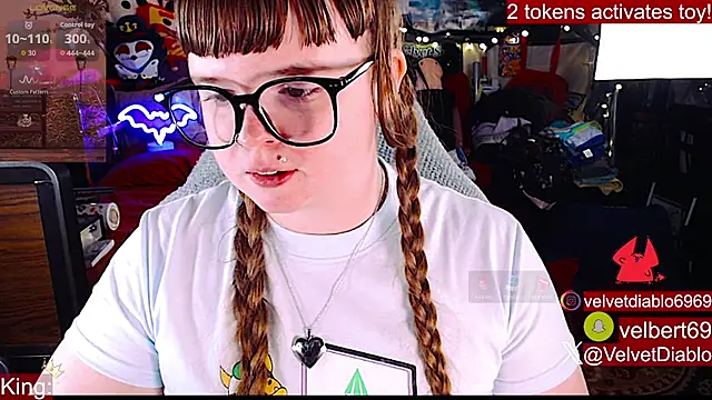 VelvetDiablo élő XXX-chatje