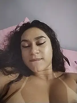Chat XXX ao vivo de yummi_greluda