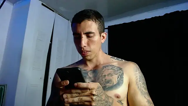 צ'אט XXX בשידור חי של Adam_Hudsond