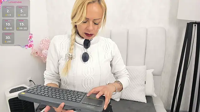 SamanthaaHill's Live XXX Chat