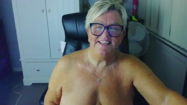 BridgetBlueEyes' Live XXX Chat