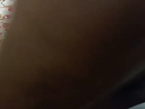 Chat XXX en directo de UncutlovingGuy