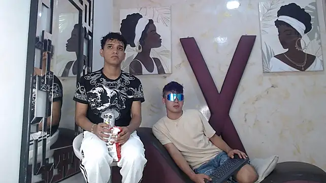 VERY_HOT_GUYS webkamerás műsora