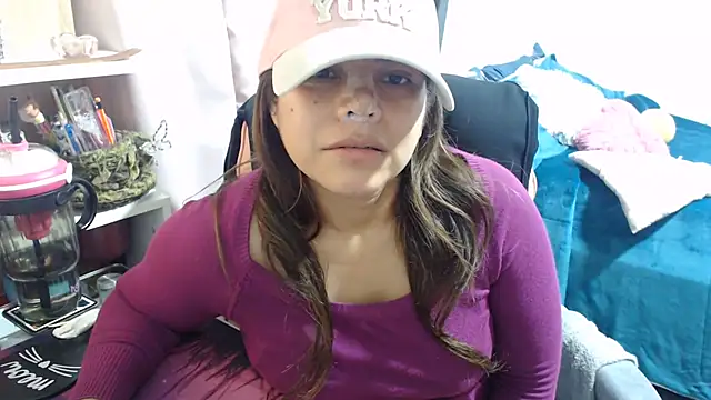 KatteAngelLat Adlı Modelin Canlı XXX Sohbeti