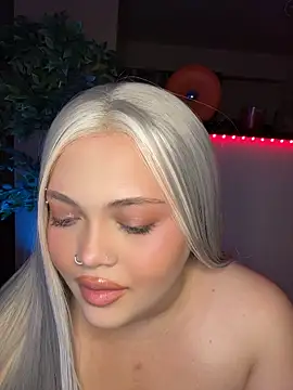 Vixen-Kissn Live XXX chat