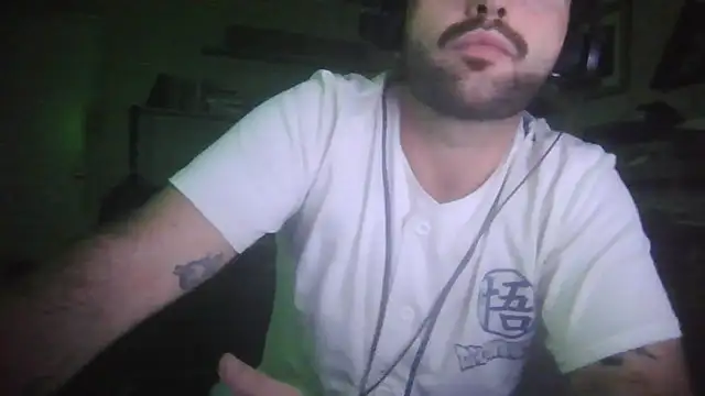צ'אט XXX בשידור חי של BudDecisions