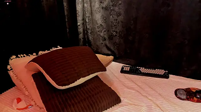 Chat +18 de MiaKnox ao vivo
