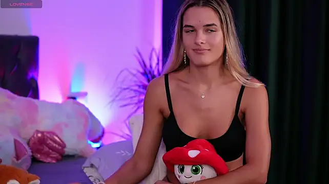 EllaEden's Live XXX Chat