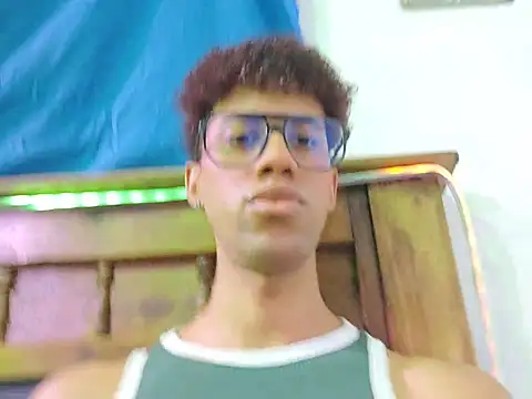 Dennis_Lupers Adlı Modelin Canlı XXX Sohbeti