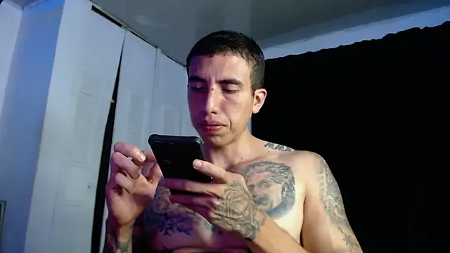 Czat XXX na żywo – Adam_Hudsond