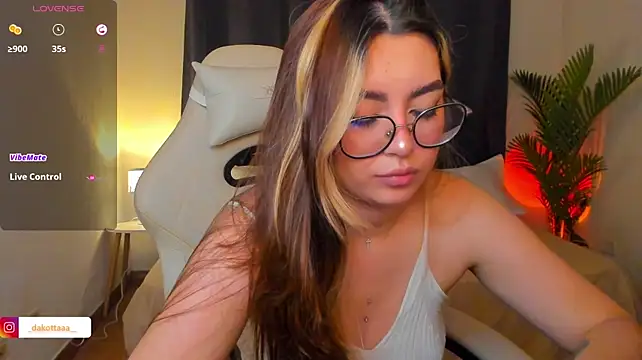 dakottaa_'s Live XXX Chat