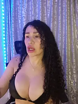 Lina_444 – Naživo XXX chat