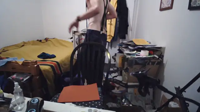 JohnnyMoves élő XXX-chatje