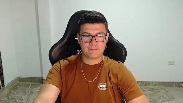 Plug_Control élő XXX-chatje