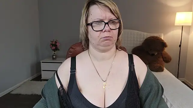 دردشة BonnnyBoobsy الجنسية المباشرة