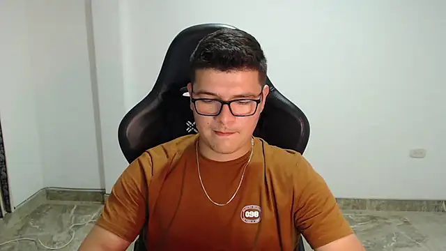 Plug_Control Live XXX Chat