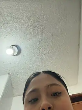 Chat +18 de littlee_Lucy ao vivo