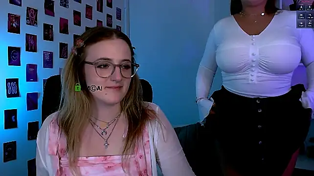 צ'אט XXX בשידור חי של luna_berryy