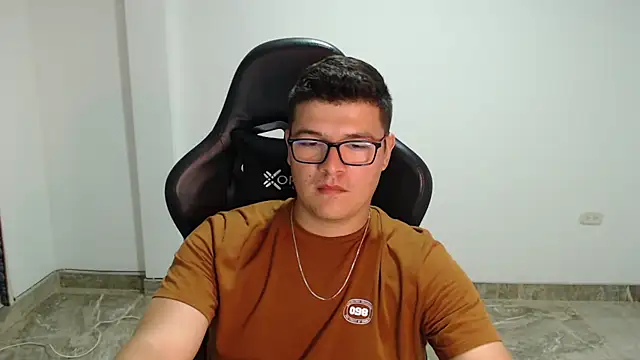 Plug_Control Live XXX Chat