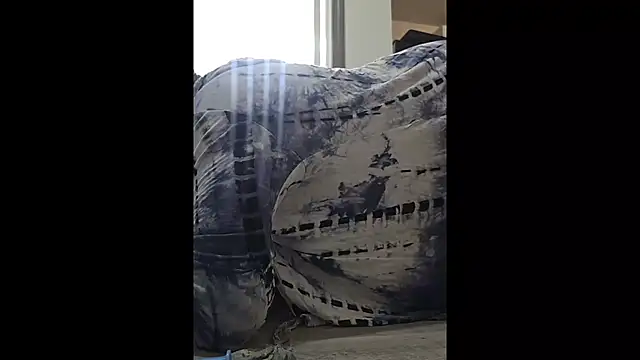UncutHammer69's Webcam Show