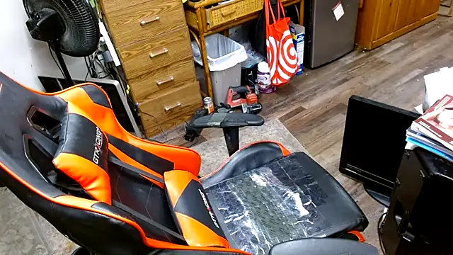 tongueispowerr6d9's Webcam Show