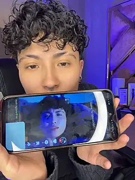 ian_mathias_ Show Webcam
