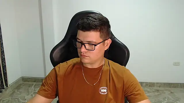 Plug_Control Live XXX Chat