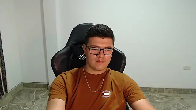 Plug_Control Live XXX-Chat