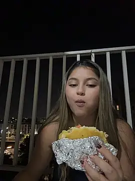 lunablossom_ Chat XXX in diretta