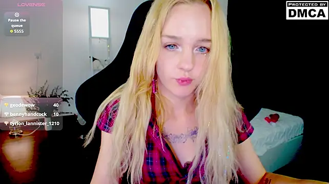 Aliceglass__'s Live Chat Room