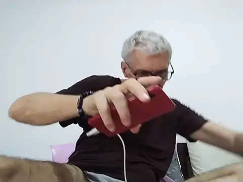 BIGUNCUTHARDCOCK's Live XXX Chat