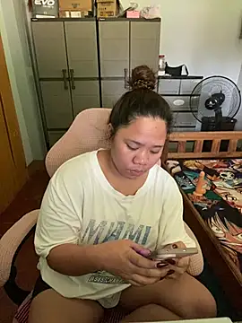 Chat XXX ao vivo de -CLARAMommy-