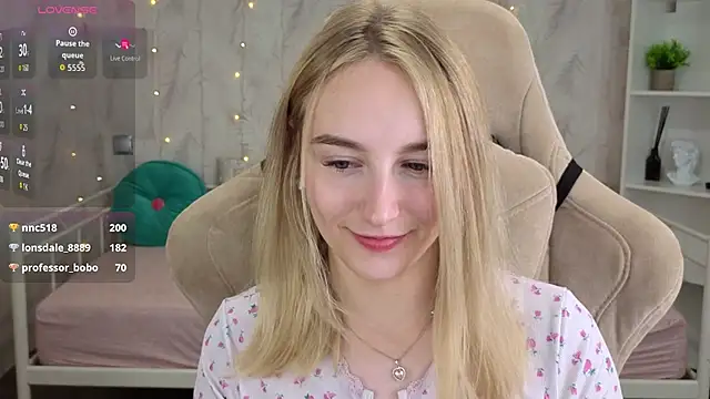 Shy_Polly Adlı Modelin Canlı XXX Sohbeti