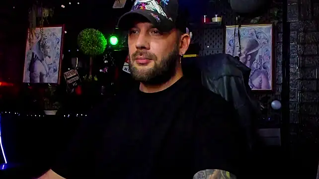 צ'אט XXX בשידור חי של LexHardy