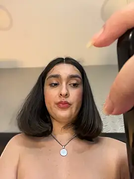MiahWindsor Chat XXX in diretta