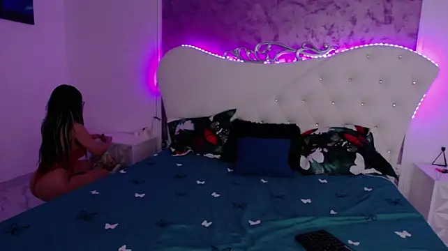 RavenFoxxy Chat XXX live