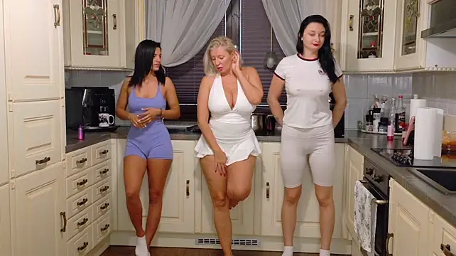 Czat XXX na żywo – TUNDEROSE1
