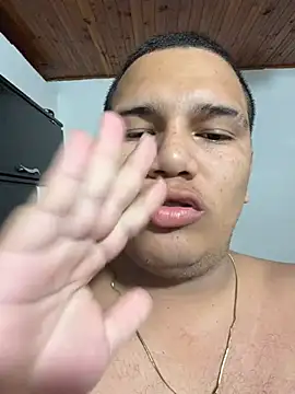 Patricio_02 Adlı Modelin Canlı XXX Sohbeti
