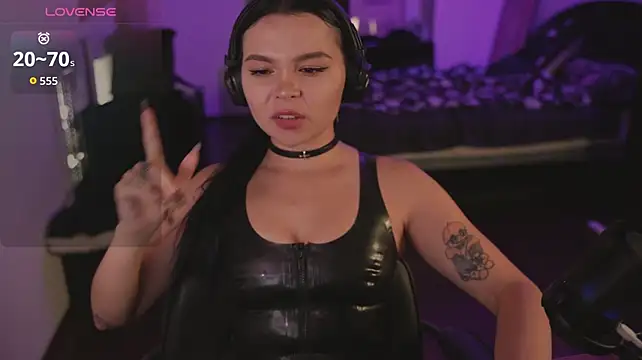 Dominatrix_Alice: онлайн-секс-чат